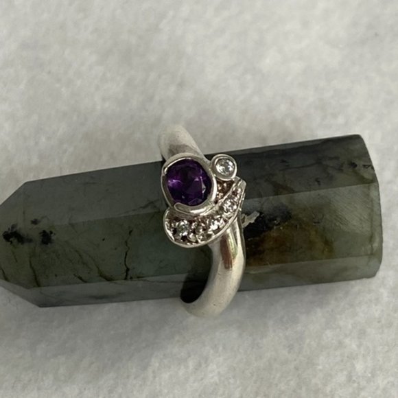 Sterling Silver 925 Oval Faceted Amethyst Modernist Ring Crystal Accents Size 6 - Picture 2 of 11